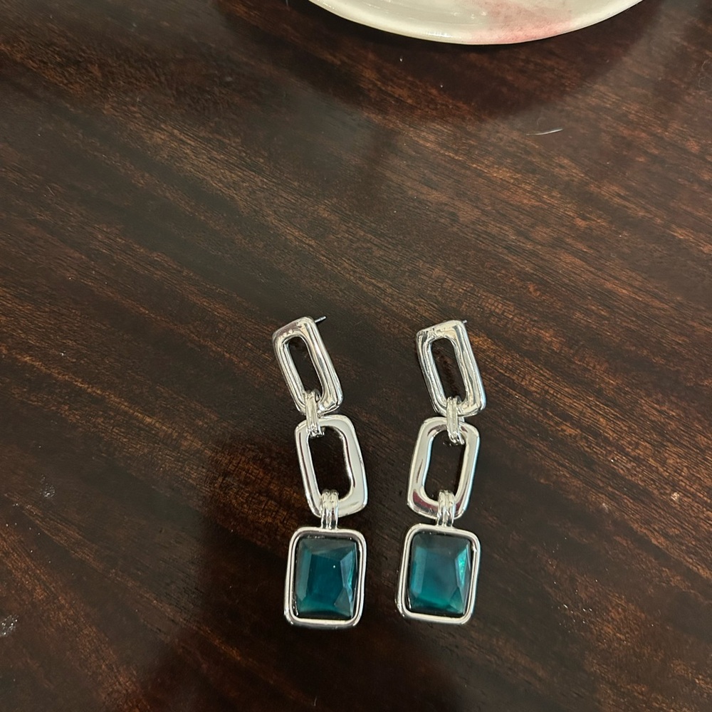 Source Unknown Silver Link Drop Earrings with Teal Gemstone - Picture 2 of 2